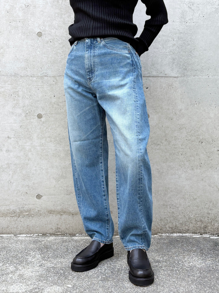 HYKE / DENIM TAPERED JEANS / USED WASH (BLUE) / 13405 /