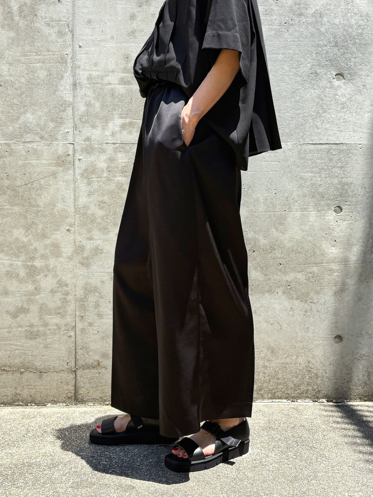 ENFÖLD / CROPPED SAROUEL-PANTS / BLACK / 300JA231-0471