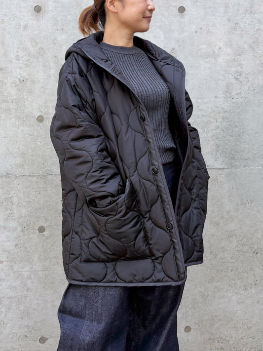 HYKE / QUILTED HOODED JACKET / BLACK / 17595