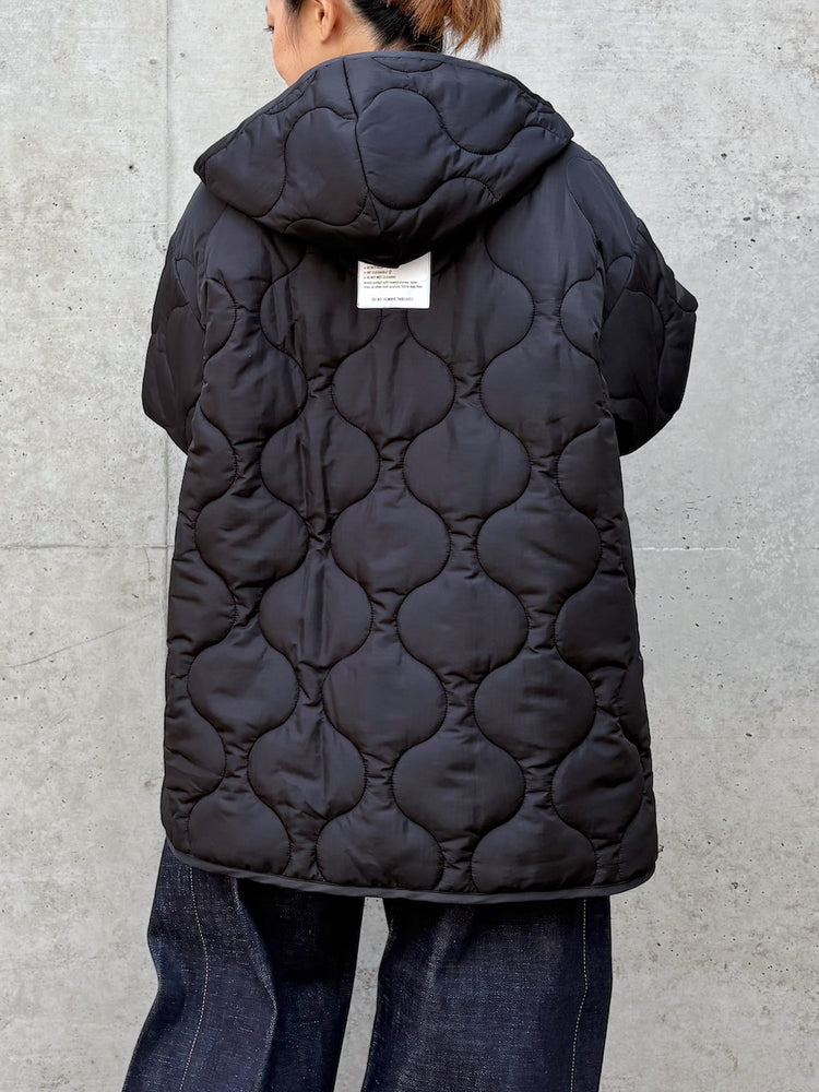 HYKE / QUILTED HOODED JACKET / BLACK / 17595