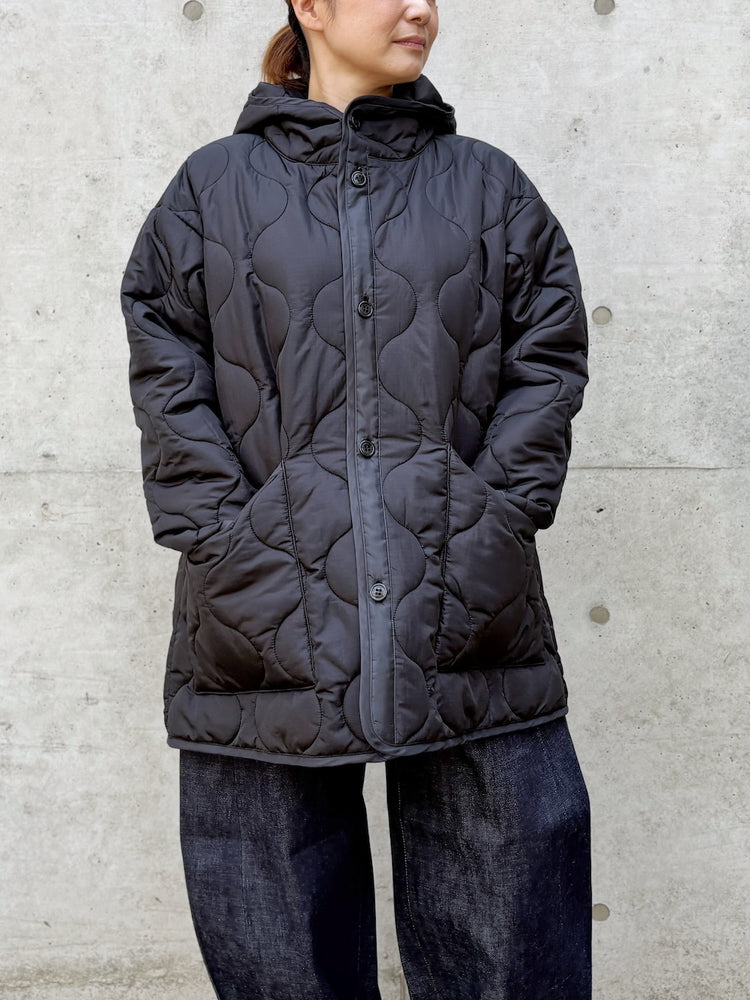 HYKE / QUILTED HOODED JACKET / BLACK / 17595