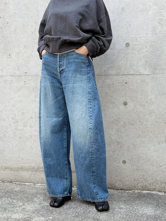 HYKE / BARREL-LEG DENIM JEANS / Used Wash Blue / 13382
