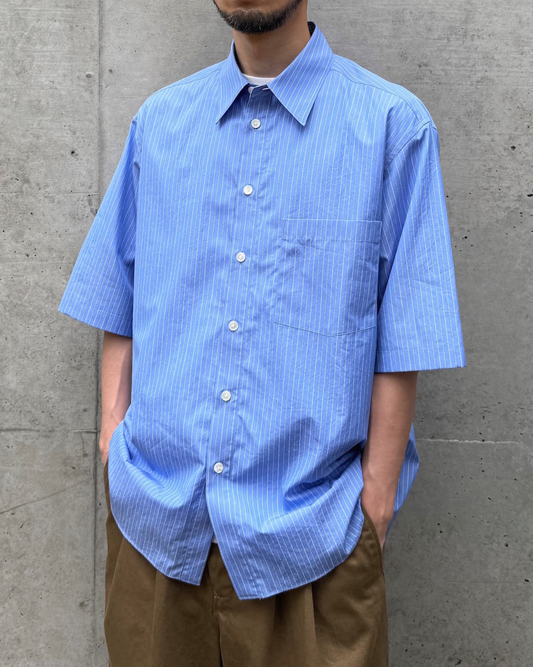 AURALEE / SUVIN HIGH COUNT CLOTH STRIPE HALF SLEEVED SHIRT / BLUE STRIPE / A25SS02SS