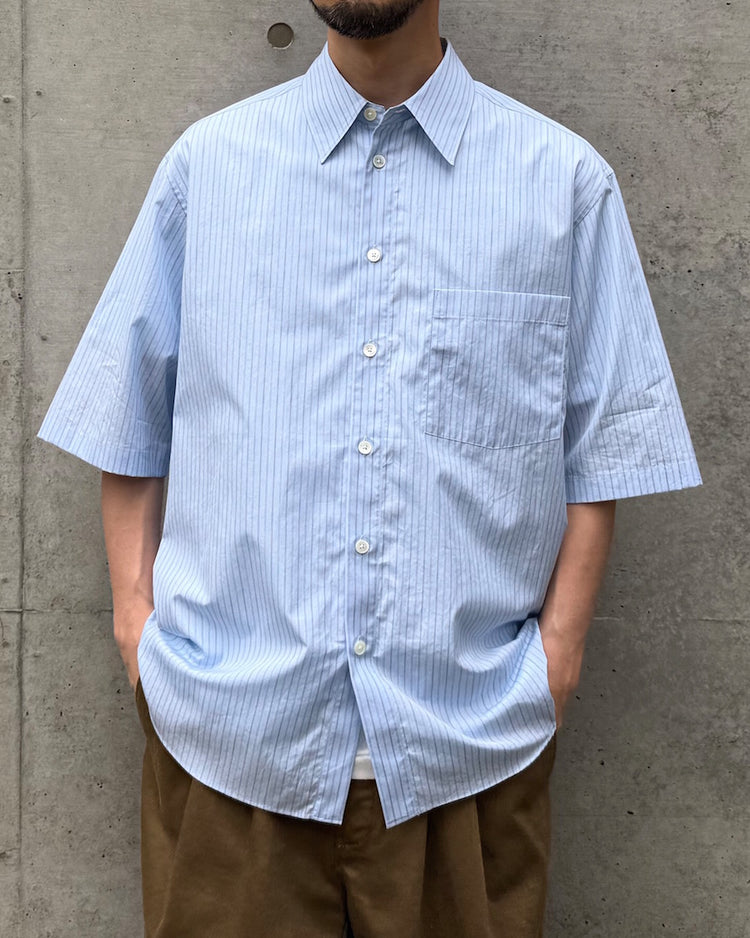 AURALEE / SUVIN HIGH COUNT CLOTH STRIPE HALF SLEEVED SHIRT / LIGHT BLUE STRIPE / A25SS02SS