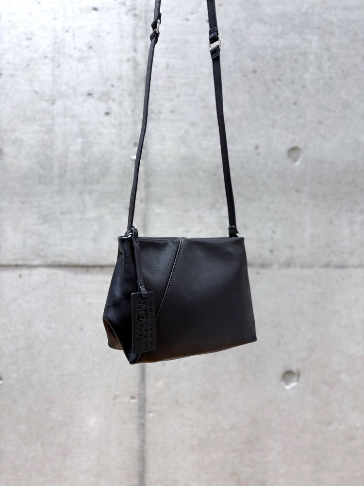 MM⑥ Maison Margiela / Folded J Shoulder Bag / black / SB5ZH0032P8805