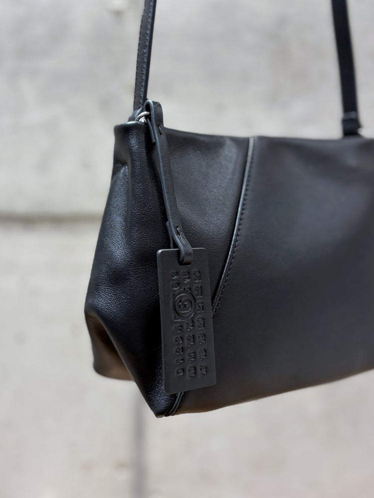 MM⑥ Maison Margiela / Folded J Shoulder Bag / black / SB5ZH0032P8805