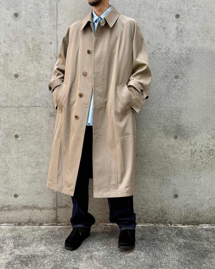 AURALEE / LIGHT WOOL MAX GABADINE COAT / KHAKI BEIGE / A26SC01MG