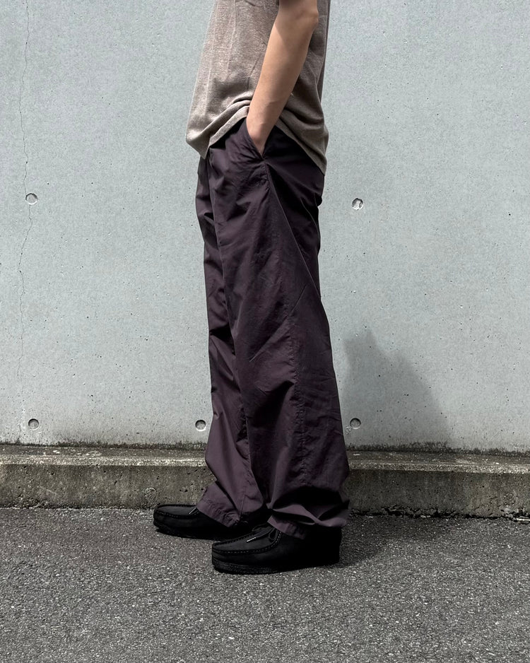 AURALEE / GARMENT-DYED FINX SHUTTLE WEATHER ONE-TUCK SLACKS / DARK BROWN / A26SP03SW