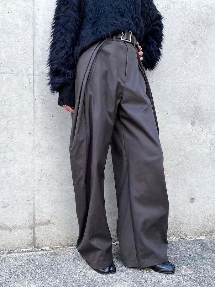 ASTRAET / コットン ギャバ 2タック テーパードパンツ / DK.GRAY / 5414-236-0466