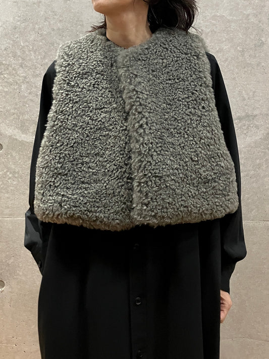 HYKE / FAUX SHEARLING CROPPED VEST / OLIVE DARB / 17524