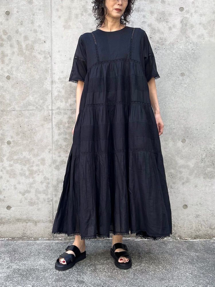 AAYUSHI / ティアードコットンボイルワンピース / Black / SGN0290