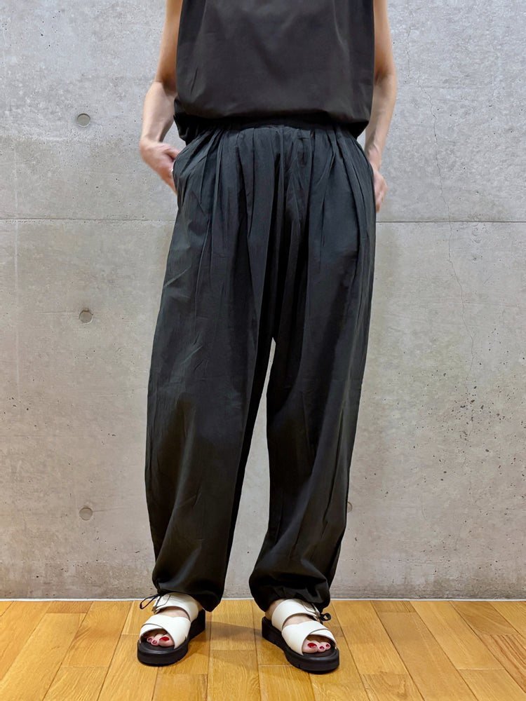 WALANCE / natural dye tuck pants / BLACK / 3261-115