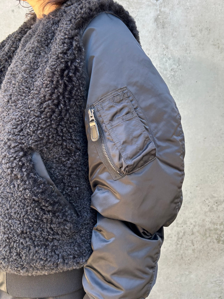 HYKE / FAUX SHEARLING TYPE MA-1 JACKET / BLACK / 17533