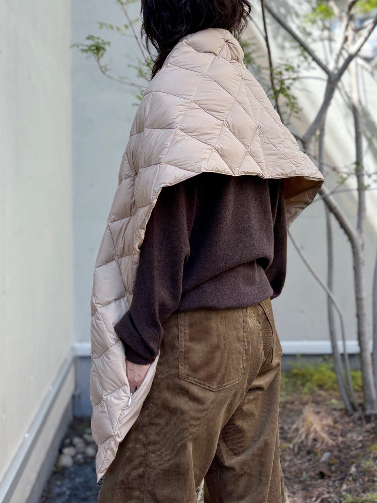 08sircus × TAION / down stole / beigi / S25AW-AC01