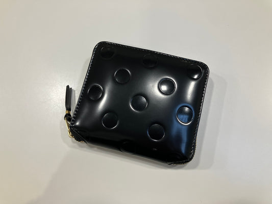COMME des GARCONS WALLET / DOTS EMBOSSED ROUND ZIP WALLET / BLACK / 8Z-F021-051