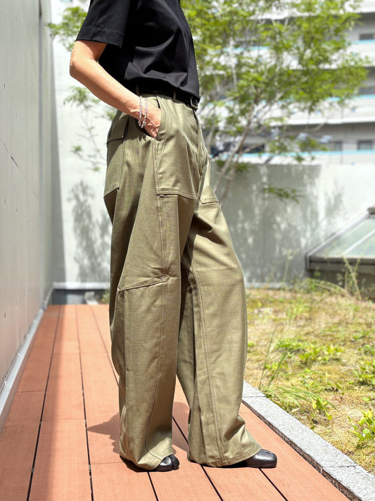 HYKE / BACK SATIN BARREL-LEG PANTS / OLIVE DRAB / 13412 /