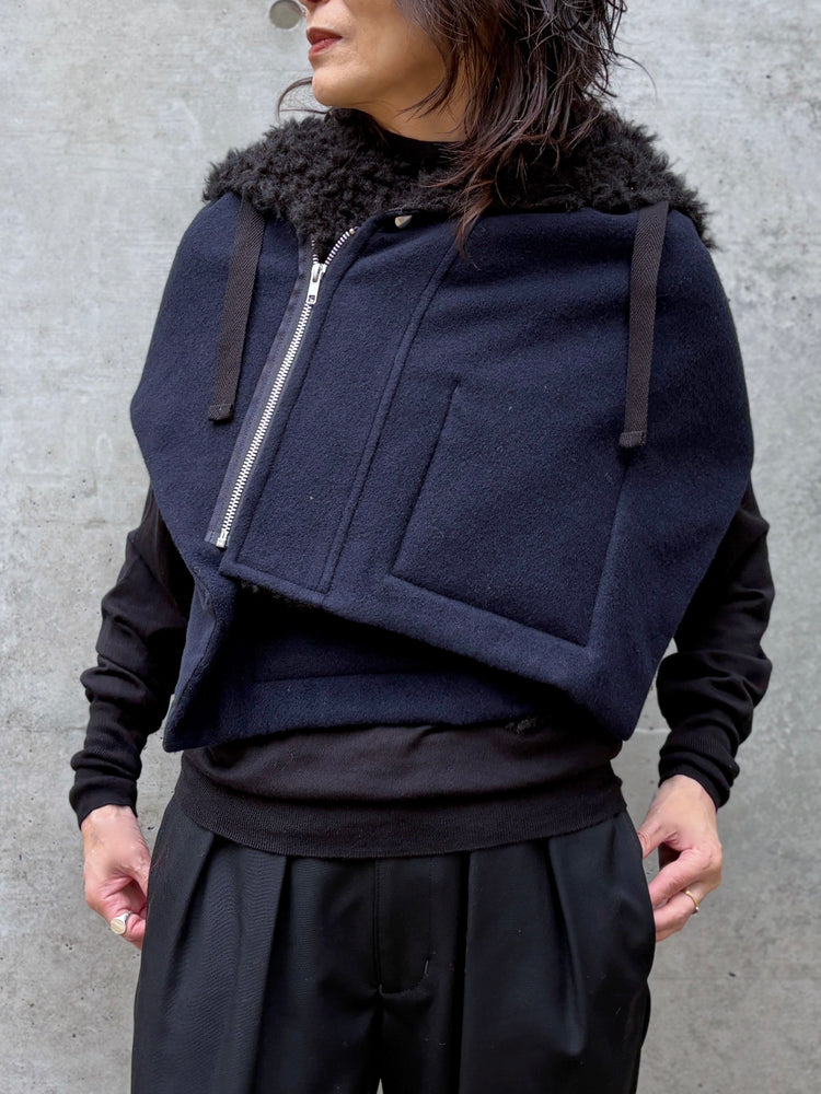 tao / ウールエステルモッサ先染×エステルフェイクファー ケープ / NAVY / TP-J017-051