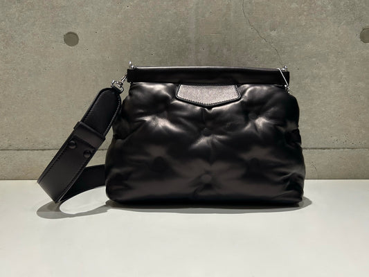 Maison Margiela / GLAM SLAM CLASSIC SMALL / BLACK / SB1WG0028P4300