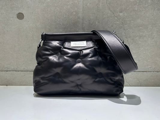 Maison Margiela / GLAM SLAM CLASSIC SMALL / BLACK / SB1WG0028P4300