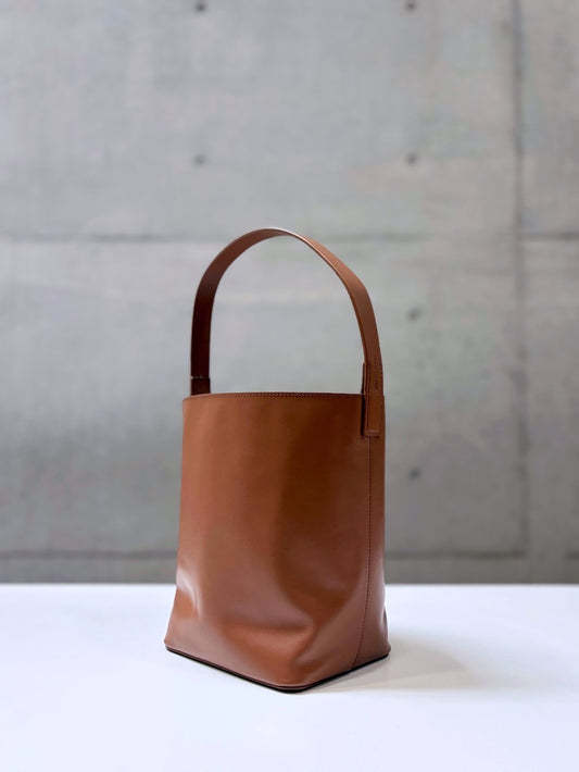 AURALEE / LEATHER SHOULDER BAG - S MADE BY AETA / BROWN / A26AB01AE