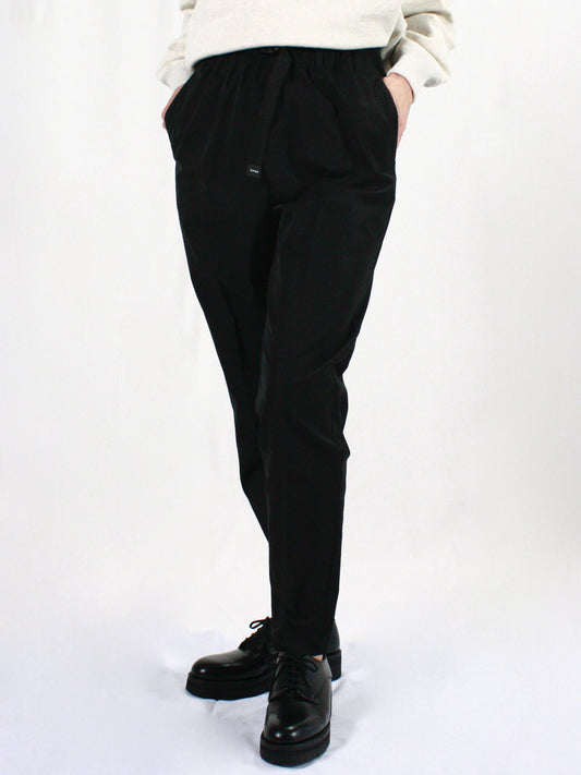 HYKE / TASLAN TWILL TAPERED PANTS / BLACK / 13337