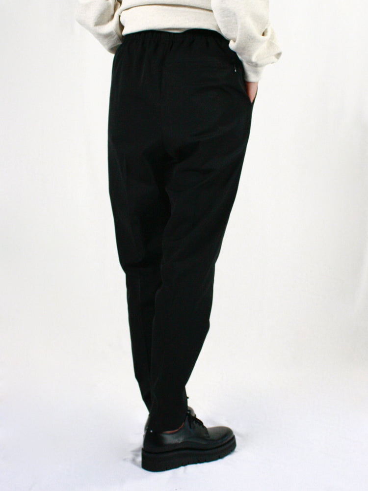 HYKE / TASLAN TWILL TAPERED PANTS / BLACK / 13337