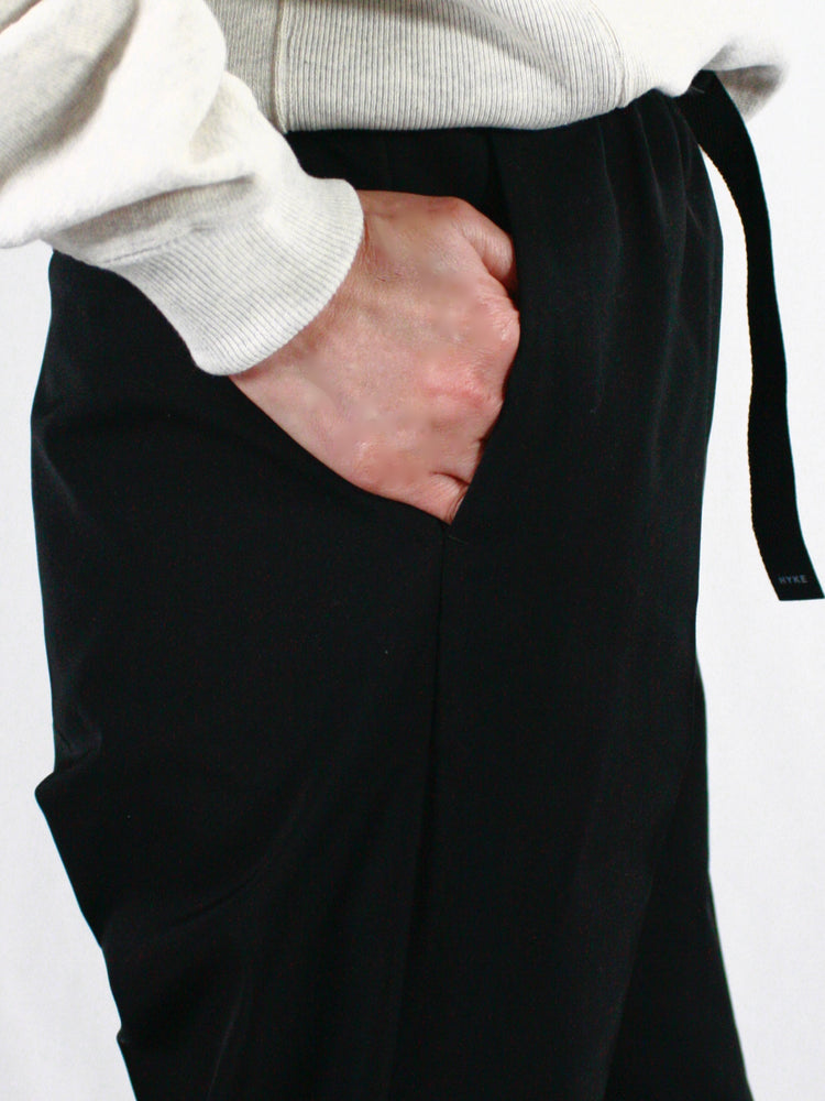 HYKE / TASLAN TWILL TAPERED PANTS / BLACK / 13337