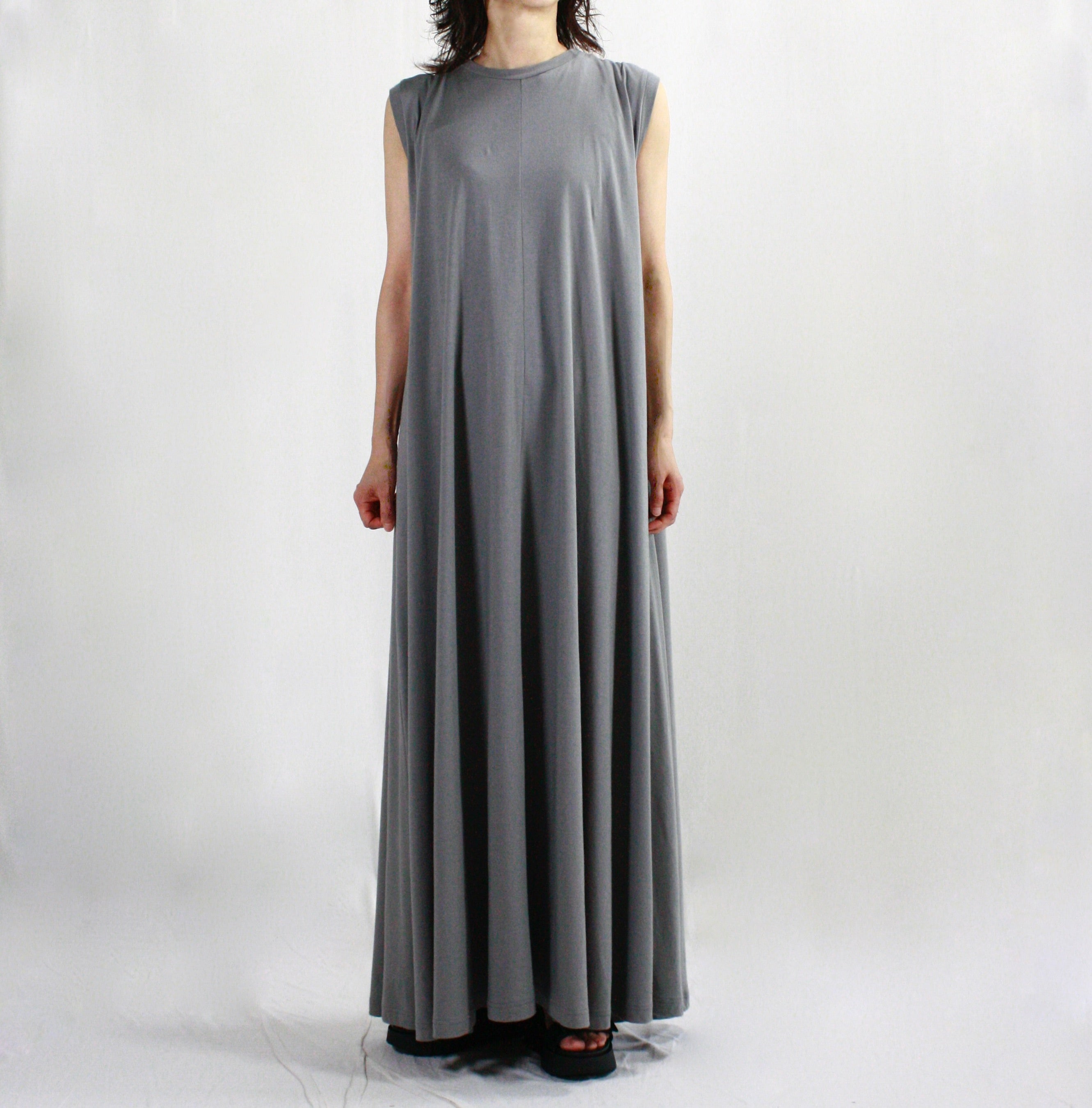 någonstans / minimal volume tanktop dress / cloud / 470IA183