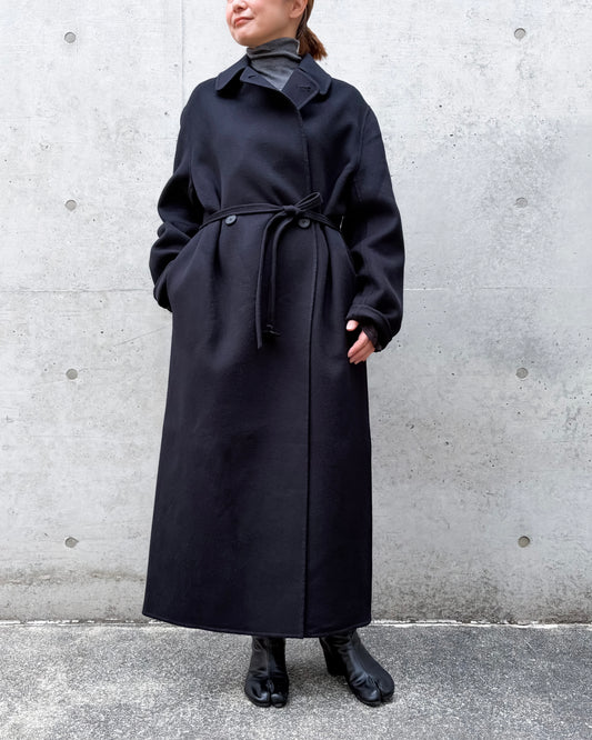STUDIO NICHOLSON / MORI WOOL COAT IN DARKEST NAVY / BLACK