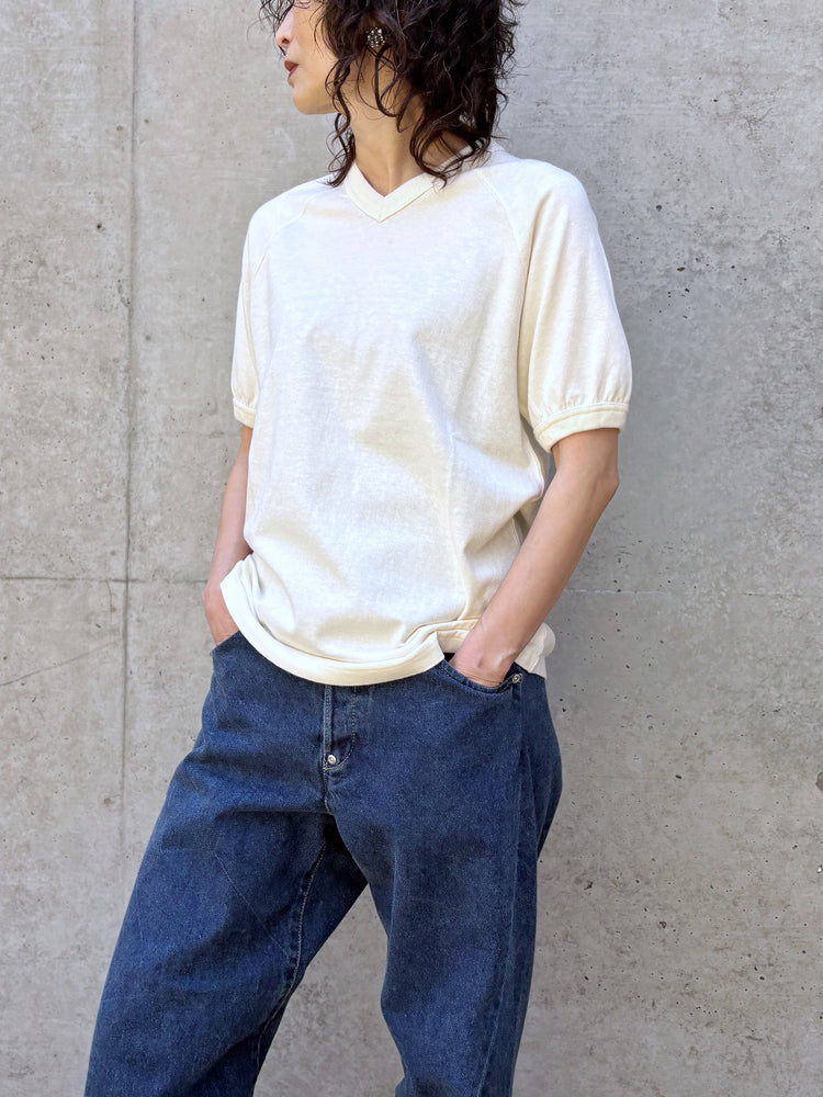 SOPHIE TALKS ABOUT THE WEATHER / VネックリンガーTシャツ / IVORY / COM-26S-CU06