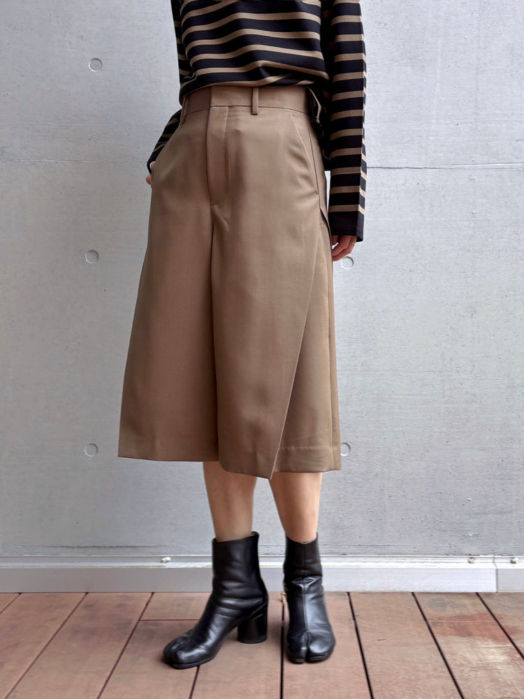 HYKE / WOOL SIDE TUCK SHORTS / BEIGE / 13379