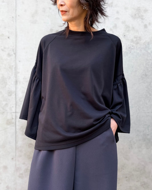 COGTHEBIGSMOKE / LAURA GATHERED SLV TOP / BLACK