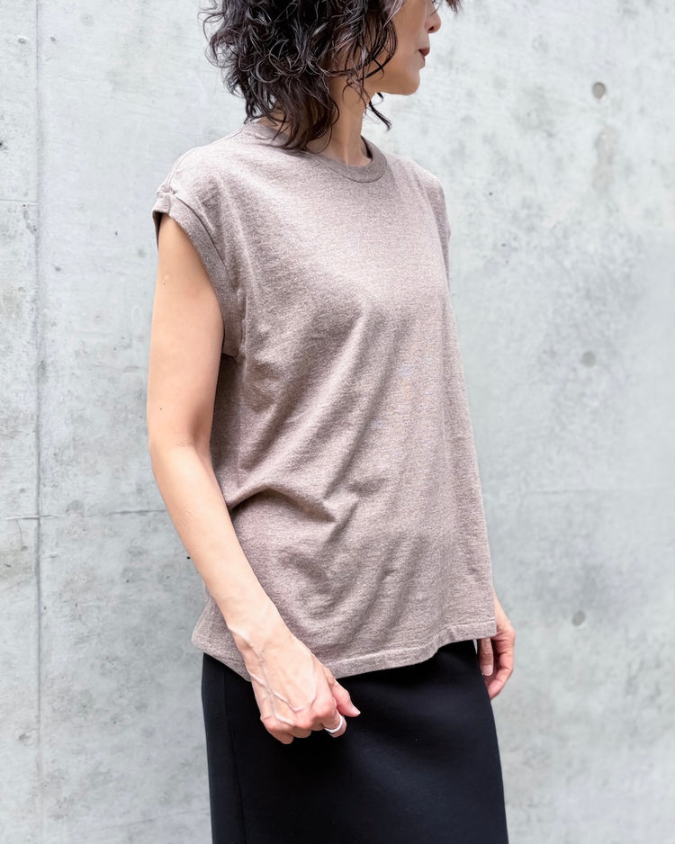 AURALEE / SEAMLESS CREW NECK SLEEVELESS / TOP BROWN / A00T06ST