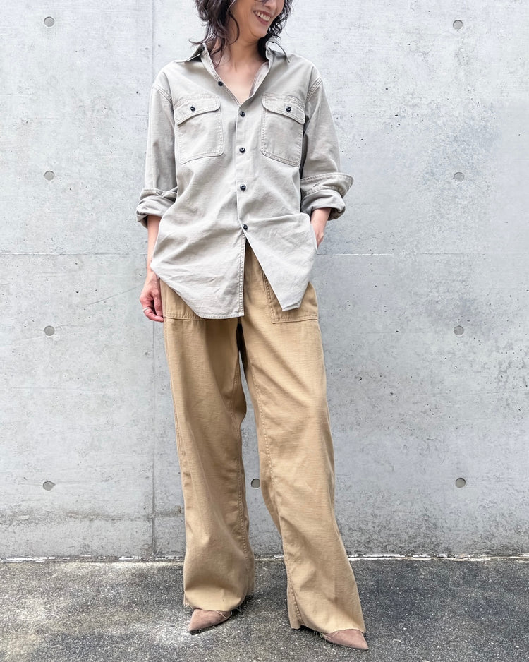 MADISONBLUE / HAMPTON BACK SATIN SHIRT / MOCHA / MB000-5005