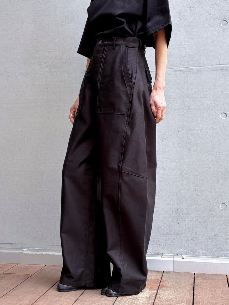 【HYKE】 BACK SATIN BARREL-LEG PANTS HYKE / BACK SATIN BARREL-LEG PANTS / BLACK / 13350 /