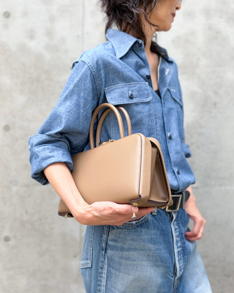 PUNTI. / PLAIN PORTRAIT-HAND / MOCHA / P-047