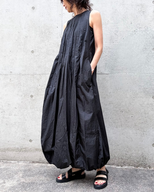 någonstans / tuck balloon dress / black / 470JA833-0271
