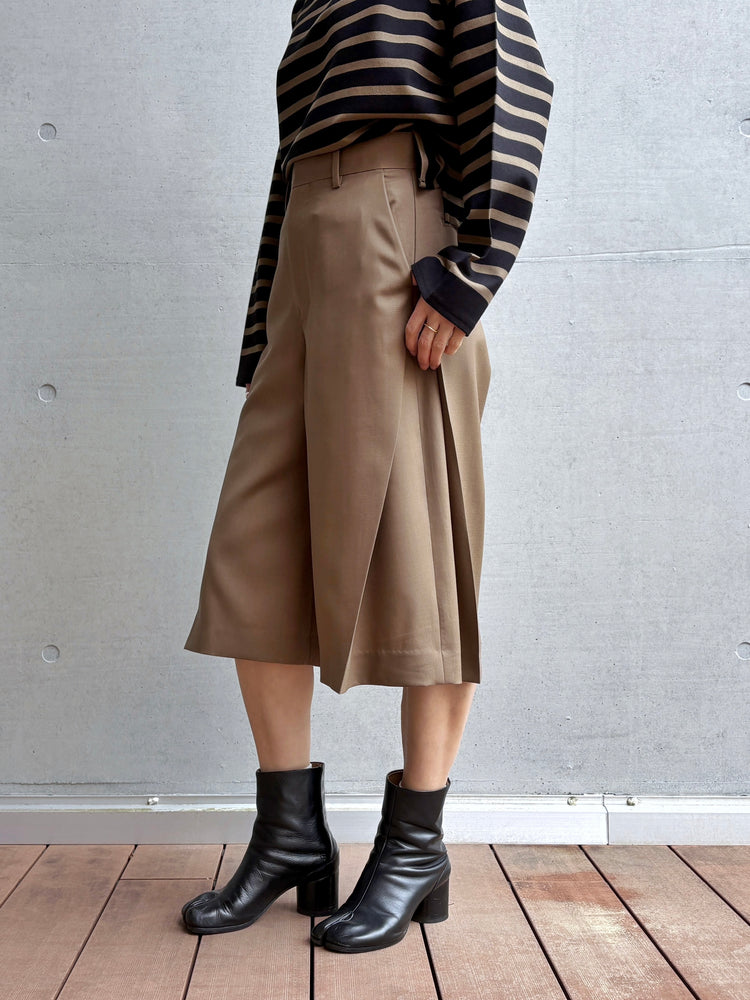 HYKE / WOOL SIDE TUCK SHORTS / BEIGE / 13379