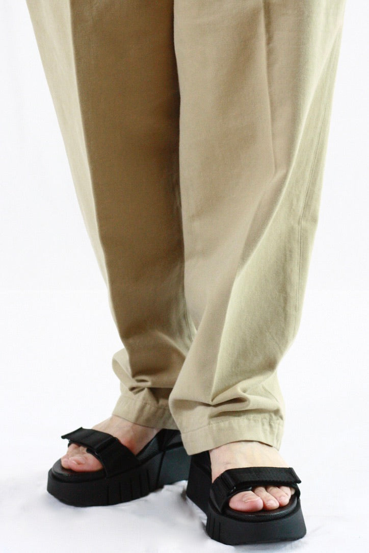 FARAH / Two Tuck Wide Tapered Pants・Beije・FR0302-W4004