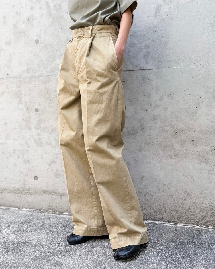 AURALEE / GARMENT-DYED FINX LIGHT CHINO ONE-TUCK WIDE PANTS / BEIGE / A26SP05LF