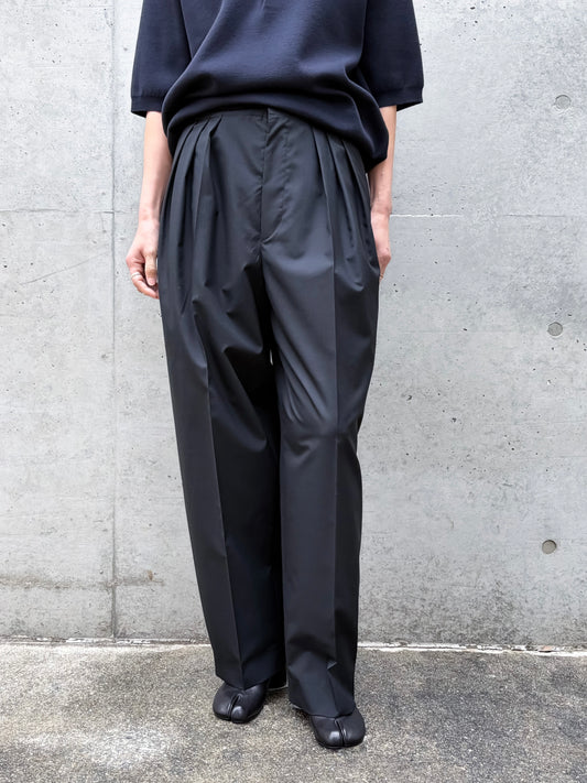 BOWTE / EXTRA FINE WORSTED TOROPICAL TUCKED RELAX WIDE PANTS / BLACK / 261-04-0002