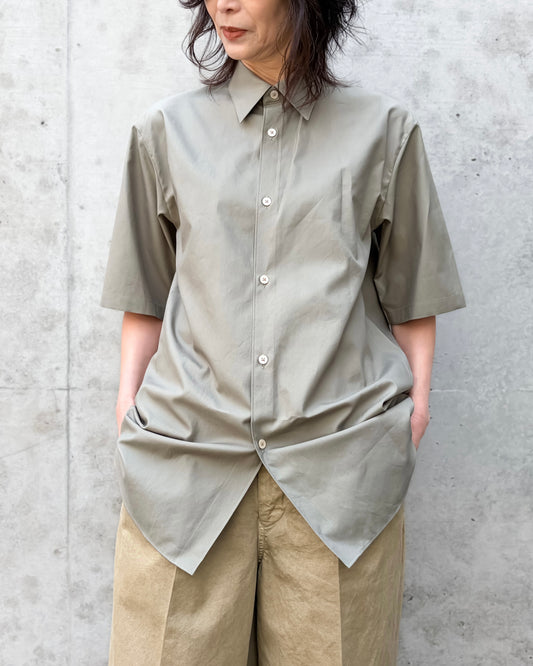 AURALEE / WASHED FINX TWILL HALF SLEEVED SHIRT / OLIVE / A26SS05TN