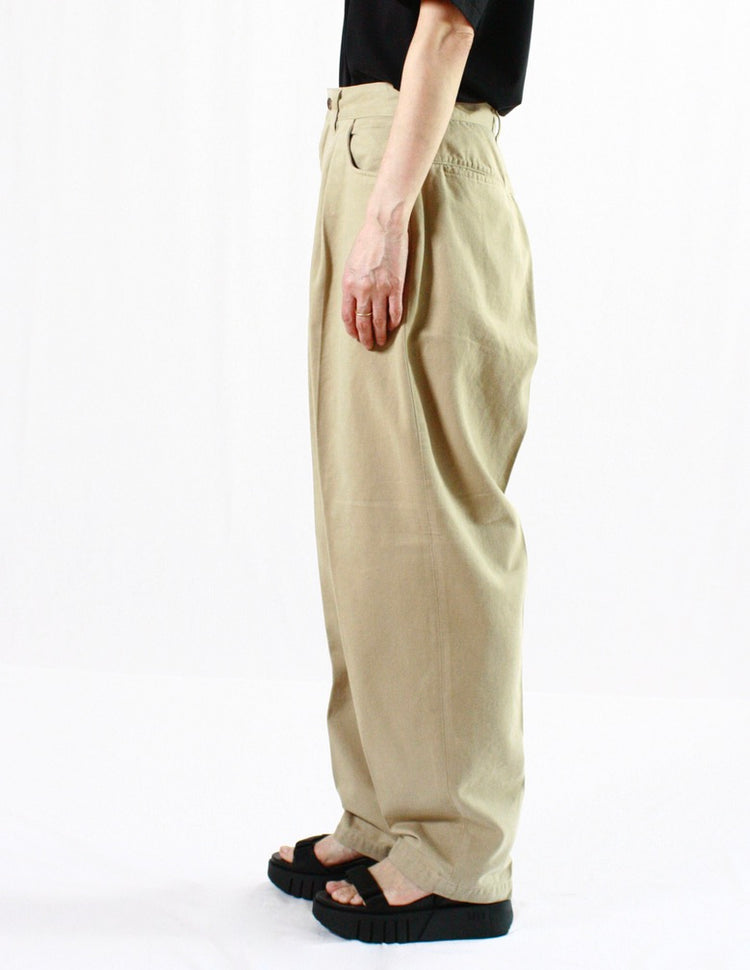 FARAH / Two Tuck Wide Tapered Pants・Beije・FR0302-W4004