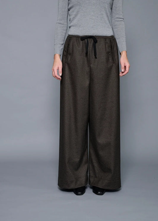 COGTHEBIGSMOKE / ALISON TROUSERS / FLANNEL KNIT TWILL / TAUPE