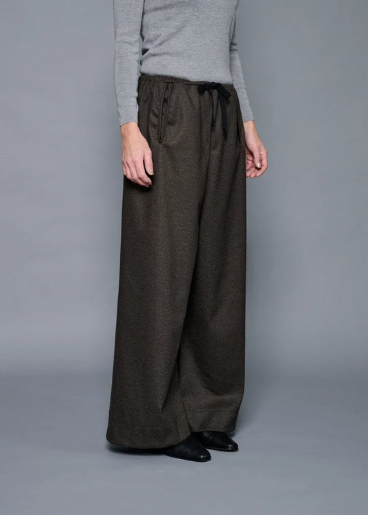 COGTHEBIGSMOKE / ALISON TROUSERS / FLANNEL KNIT TWILL / TAUPE