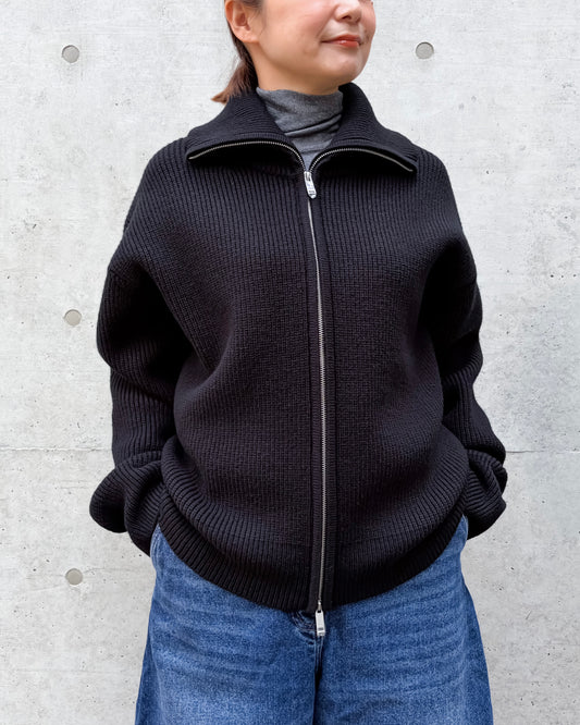 STUDIO NICHOLSON / SANDOS KNIT IN BLACK / BLACK