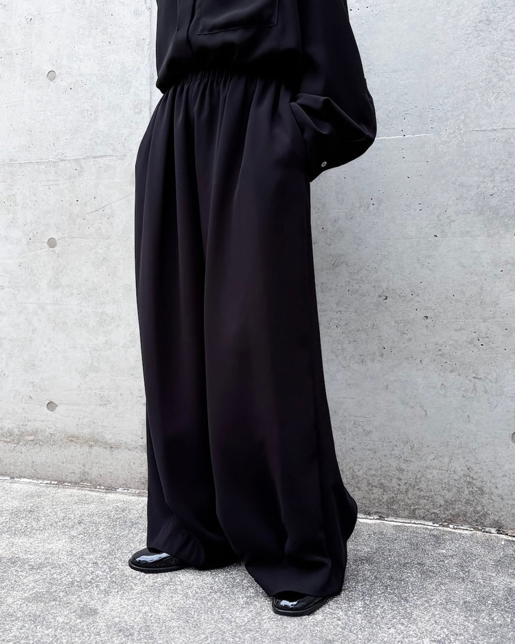 ENFÖLD / TUCK-HEM WIDE-COCOON PANTS / BLACK / 300JS231-1381