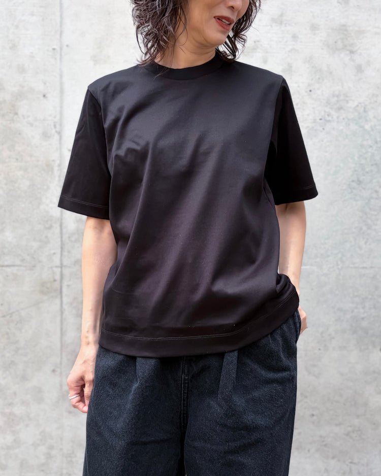 CINOH / REFINA/COMPACT T-SHIRT / BLACK / C40-001