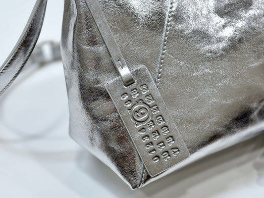 MM⑥  Maison Margiela / Japanese Folded Shoulder bag / Silver / SB5ZH0032P7703