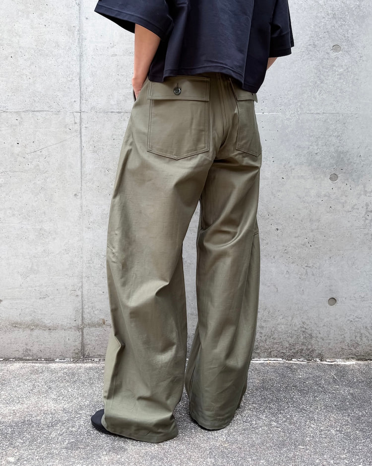 HYKE / BACK SATIN BARREL-LEG PANTS / OLIVE DRAB / 13412 /